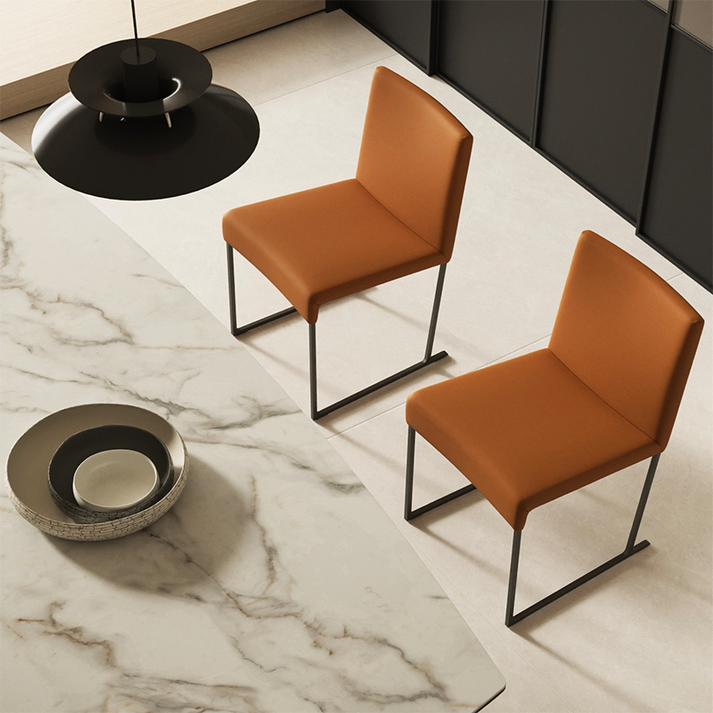 The Riley Dining Chair is Like an Elegant Messenger of Minimalist Aesthetics, Quietly Stepping Into Your Living Space.