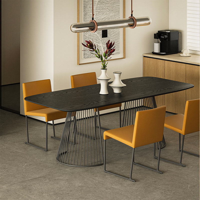 The Riley Dining Chair is Like an Elegant Messenger of Minimalist Aesthetics, Quietly Stepping Into Your Living Space.