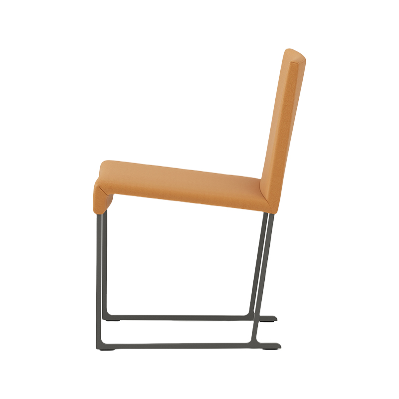 The Riley Dining Chair is Like an Elegant Messenger of Minimalist Aesthetics, Quietly Stepping Into Your Living Space.